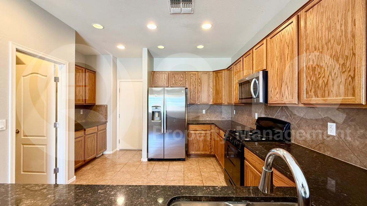 27297 N 172nd Ln - Photo 3 of 38