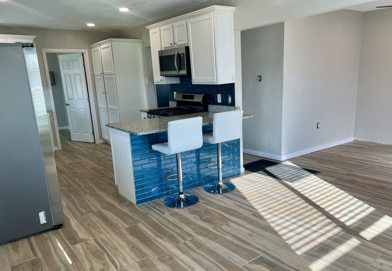 915 Iron Ave Sw - Photo 3 of 9