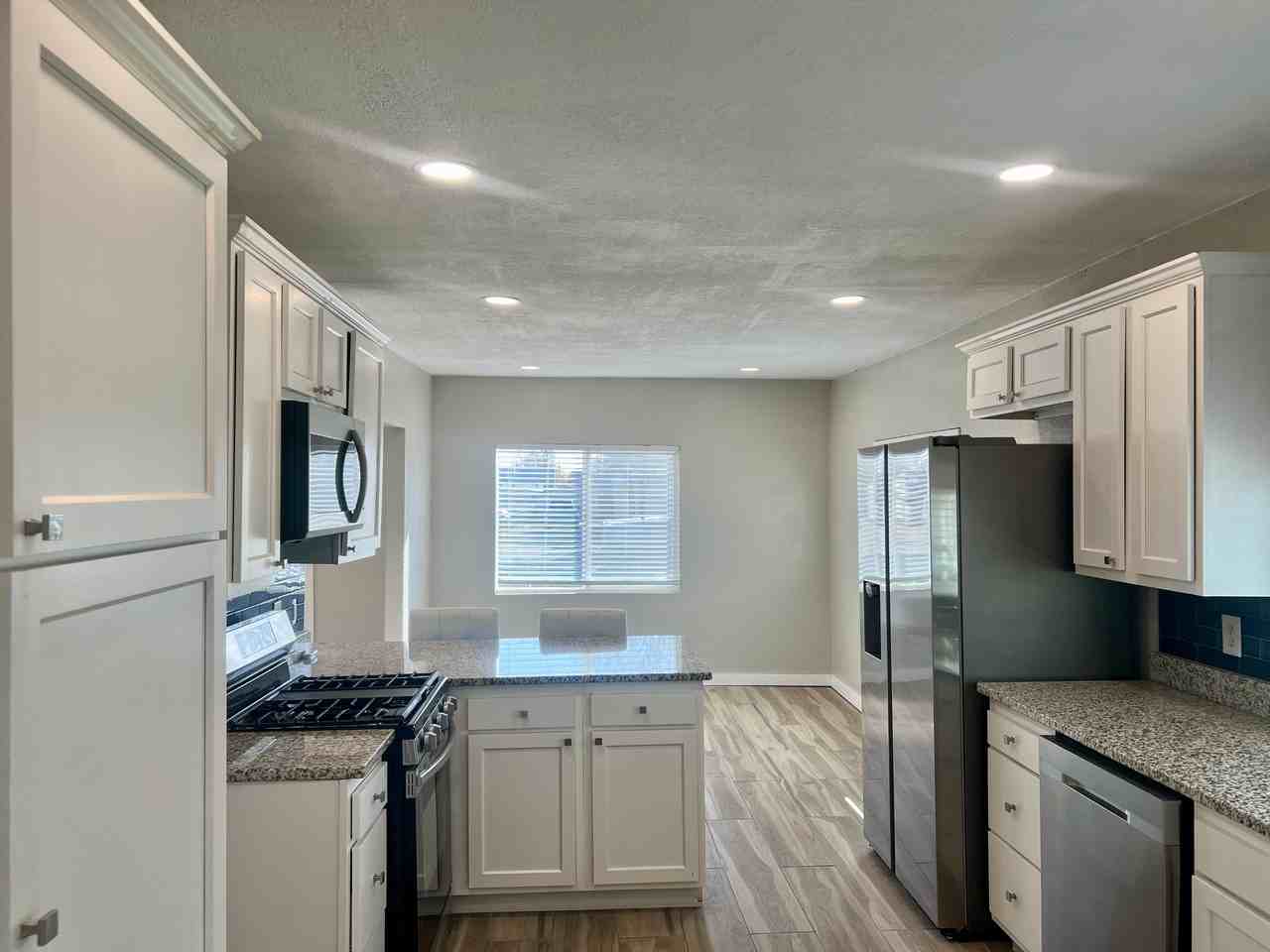 915 Iron Ave Sw - Photo 4 of 9