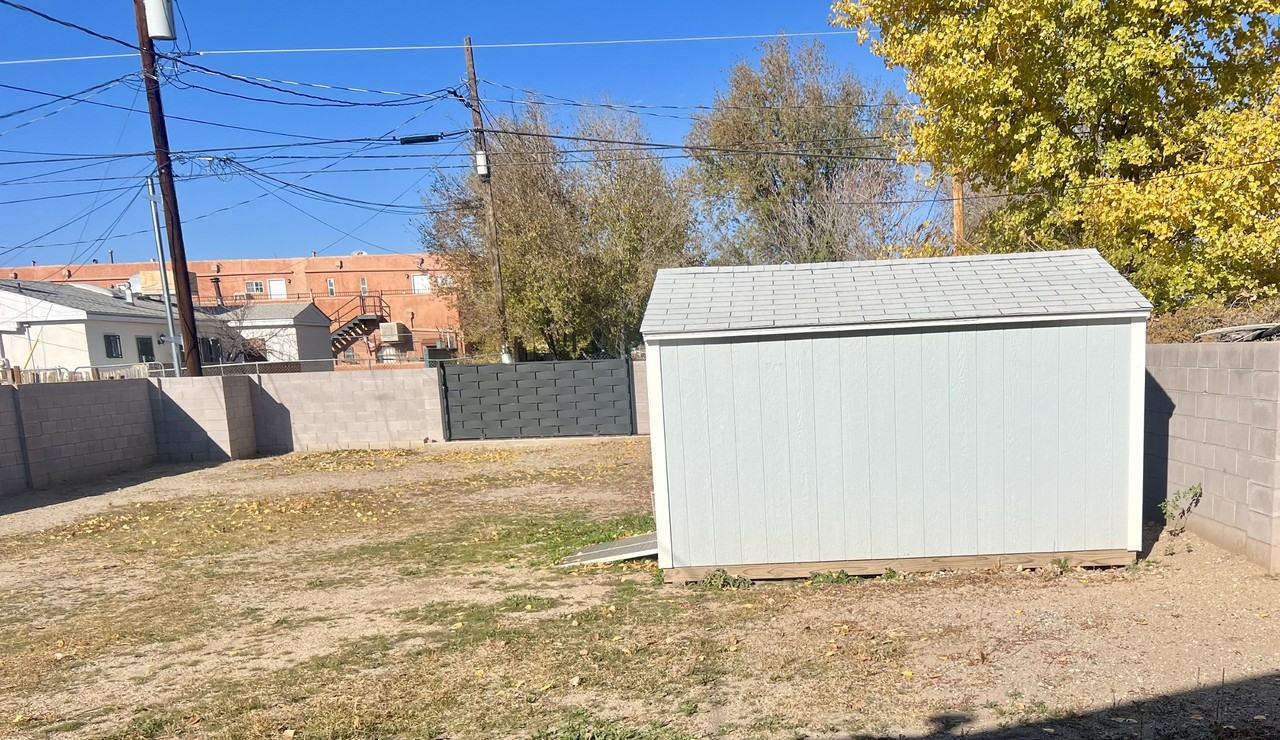 915 Iron Ave Sw - Photo 5 of 9