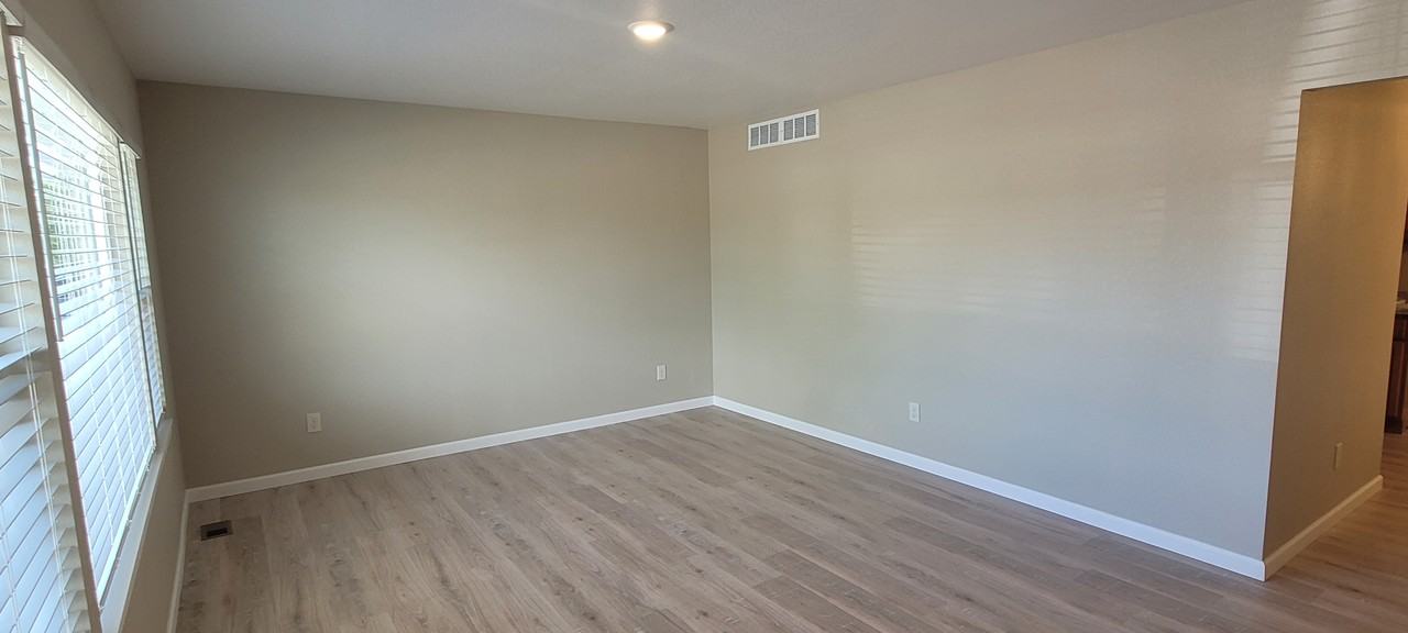 403 28th Avenue Ct - Photo 4 of 20