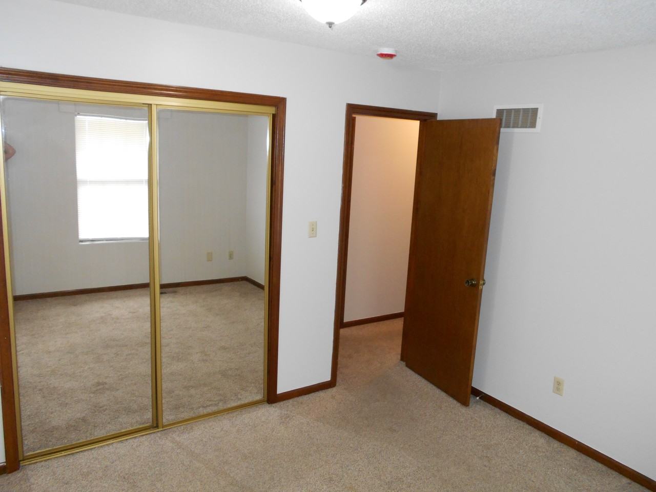 1021 N Kiger Rd - Photo 5 of 13