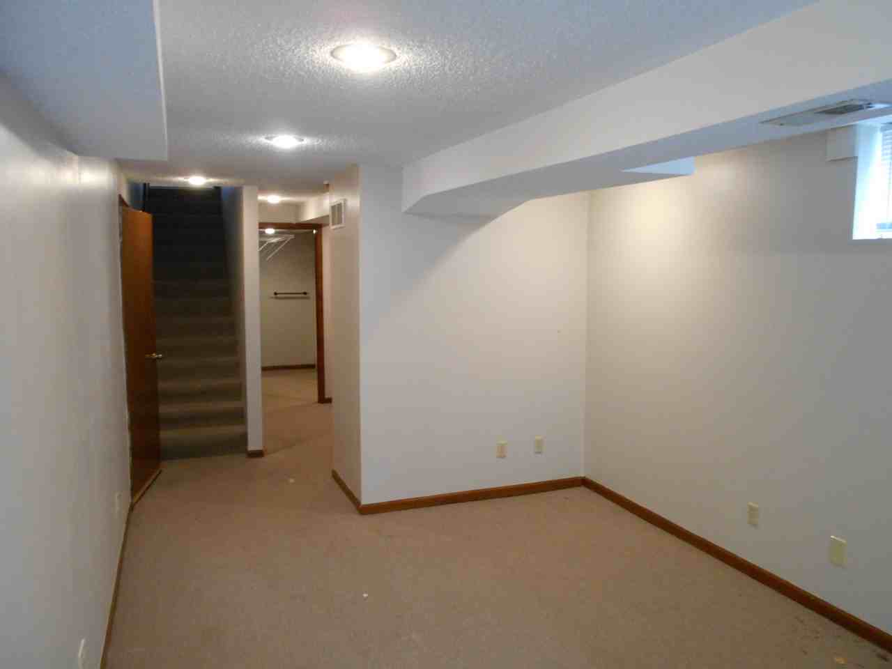 1021 N Kiger Rd - Photo 6 of 13