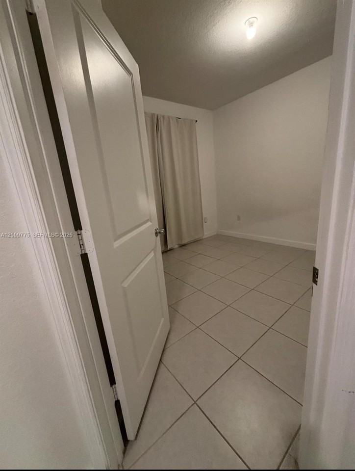 20964 Ne 8th Ave #20964 - Photo 7 of 12