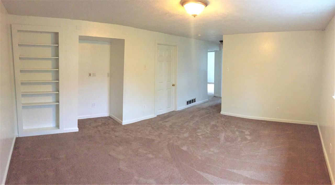 301 Moss St - Photo 3 of 10