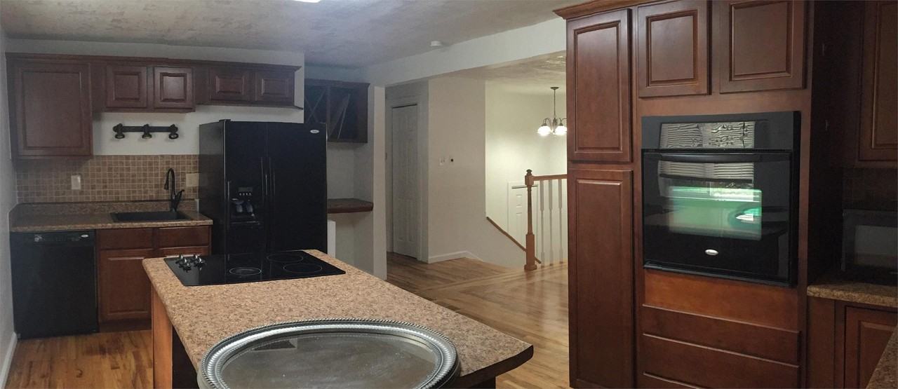301 Moss St - Photo 7 of 10
