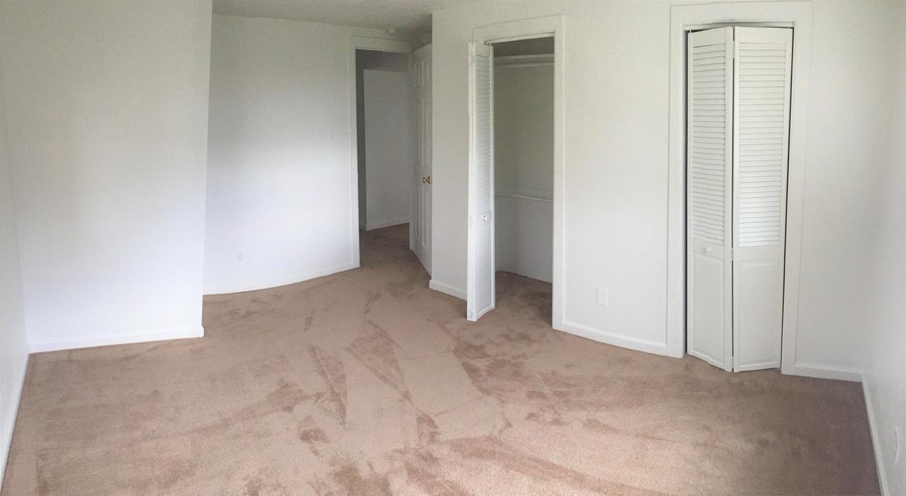 301 Moss St - Photo 4 of 10
