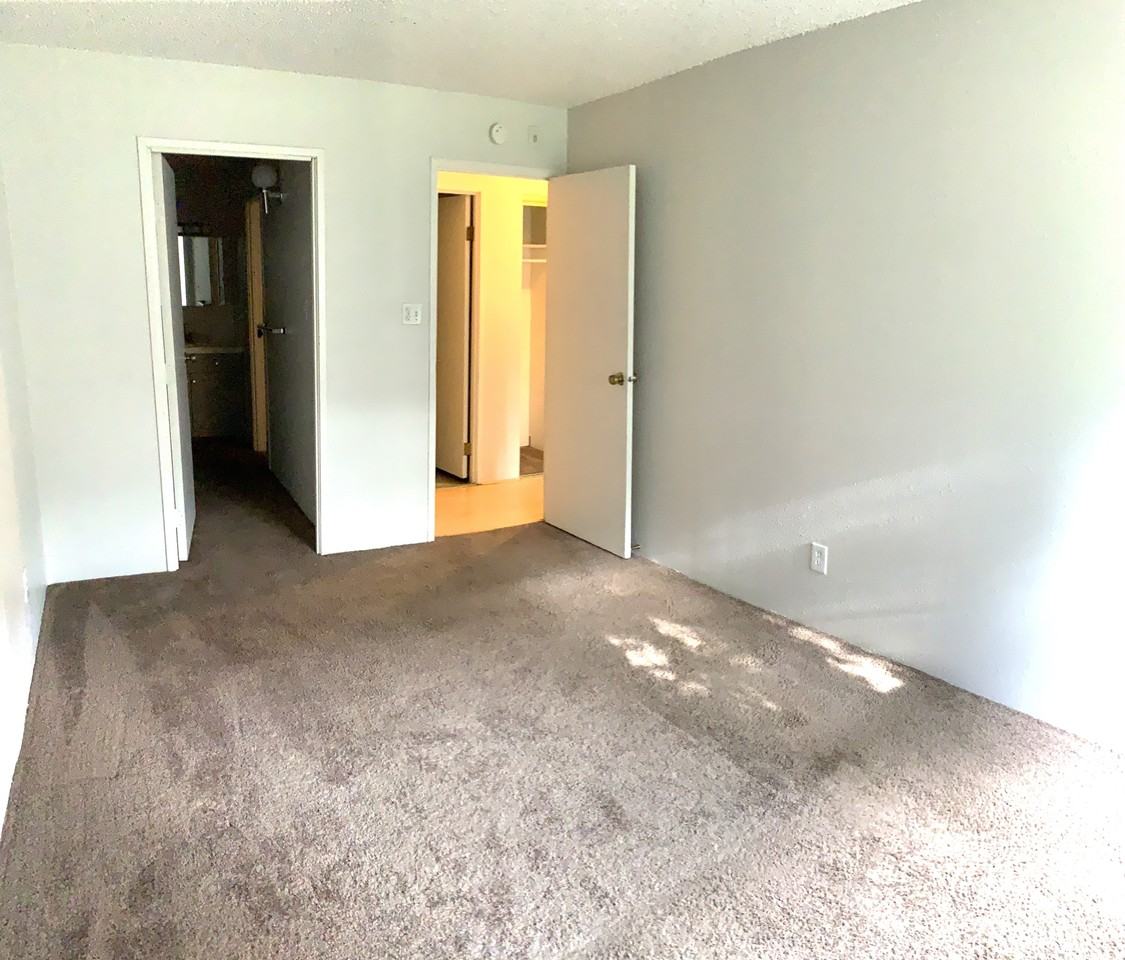 1350 Golden Cir - Photo 3 of 13