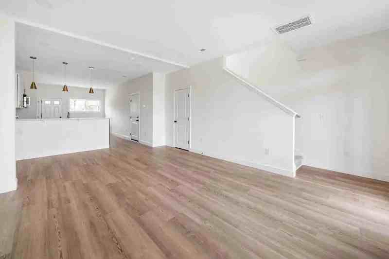 393 Church St N #1 - Photo 3 of 8
