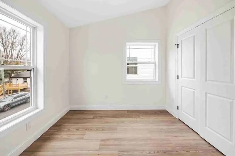 393 Church St N #1 - Photo 5 of 8