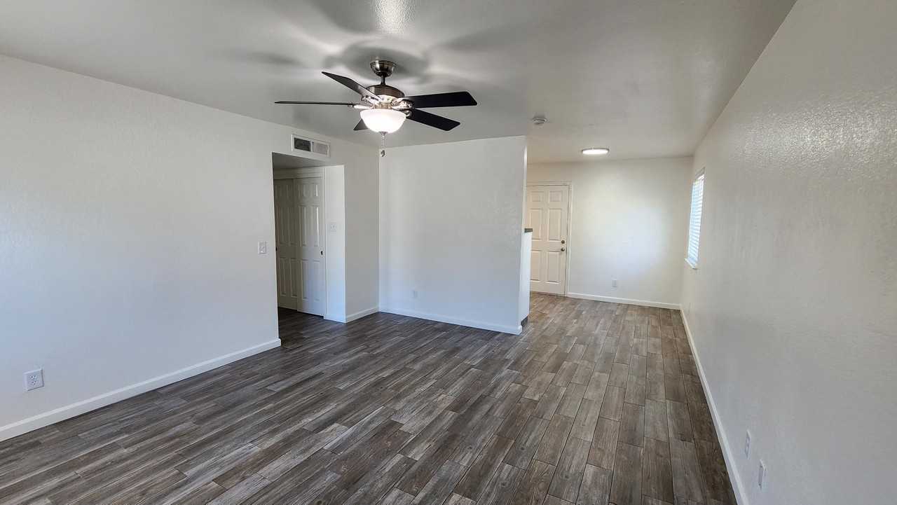 955 Brookside Dr #NA - Photo 4 of 9