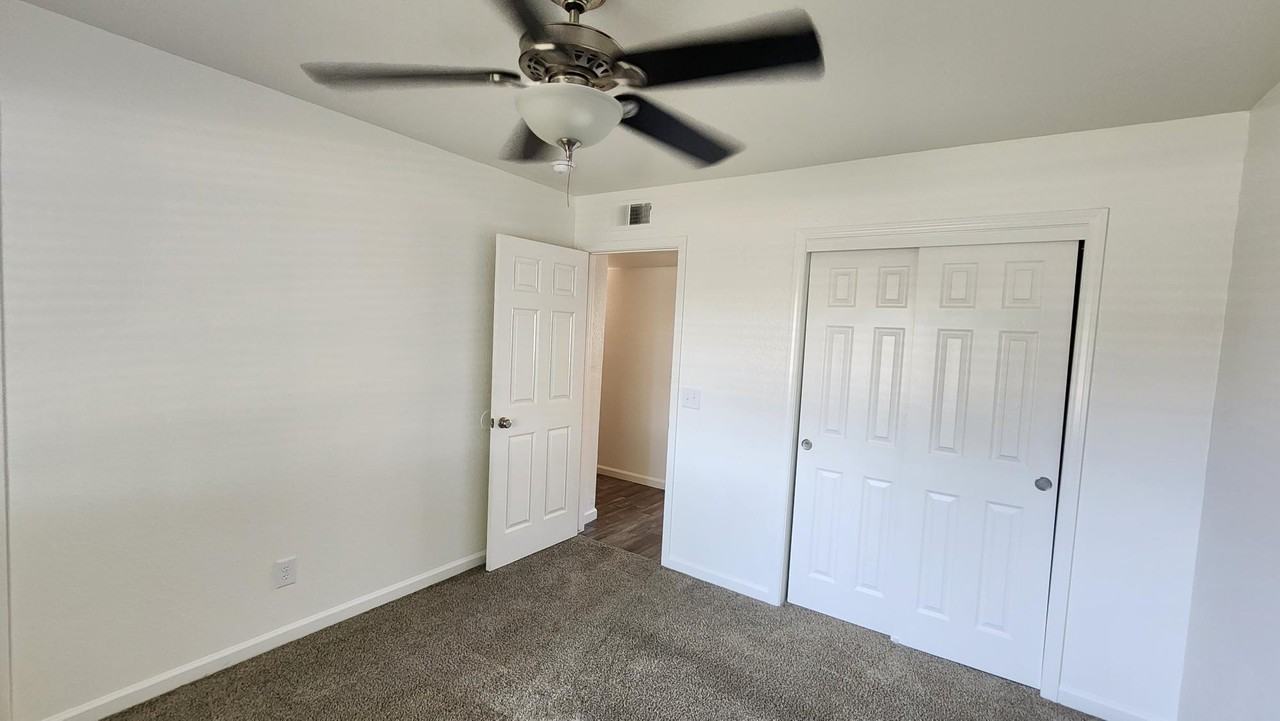 955 Brookside Dr #NA - Photo 7 of 9