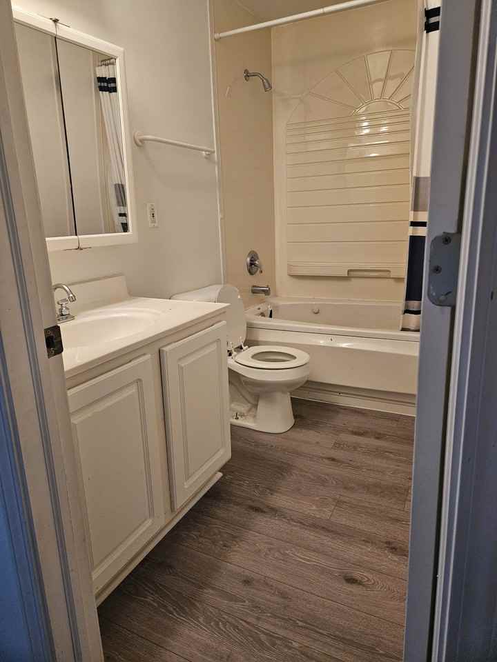 1980 Tall Oaks Dr #2B - Photo 4 of 11