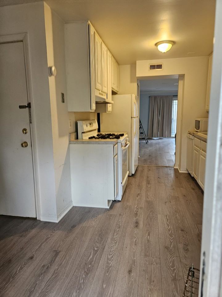 1980 Tall Oaks Dr #2B - Photo 6 of 11