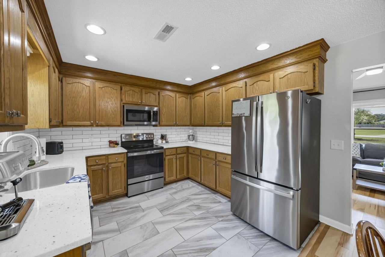 3485 Drayton Dr #NA - Photo 3 of 31