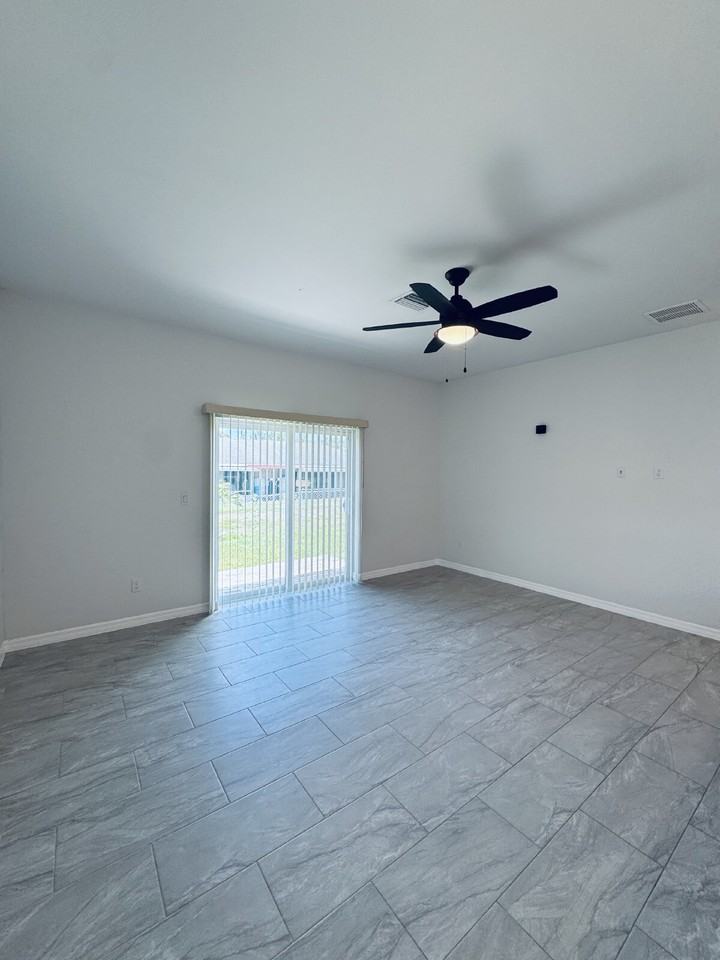 4869 30th St Sw - Photo 5 of 36