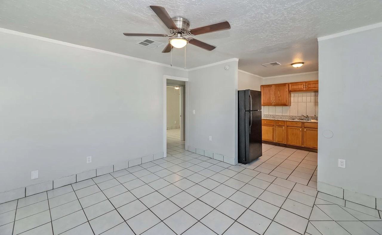 732 W Southgate Ave Unit 2 - Photo 6 of 15