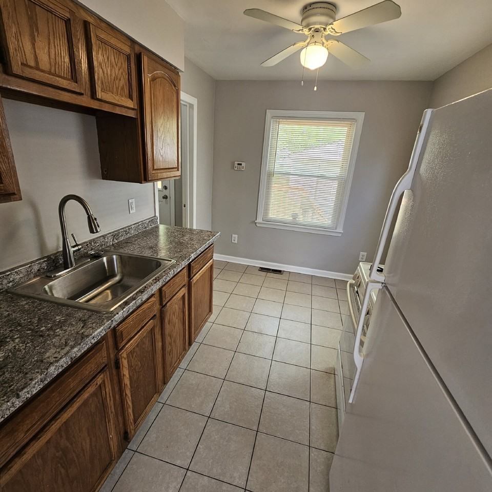 21825 Pleasant Ave - Photo 3 of 20