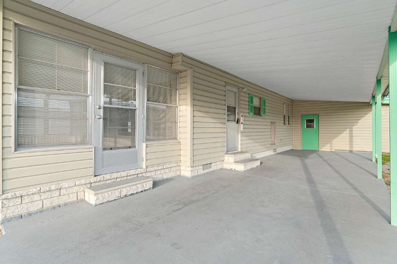 957 Tarrson Blvd - Photo 3 of 38