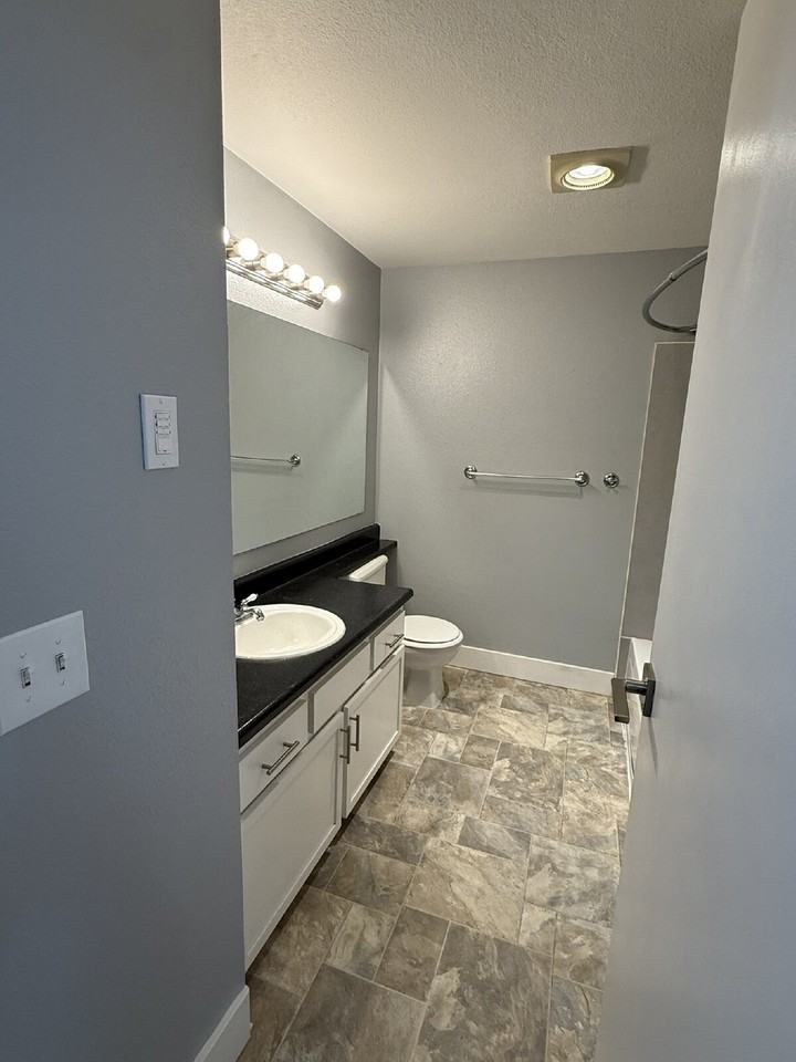 11002 Se Petrovitsky Rd #D303 - Photo 5 of 11