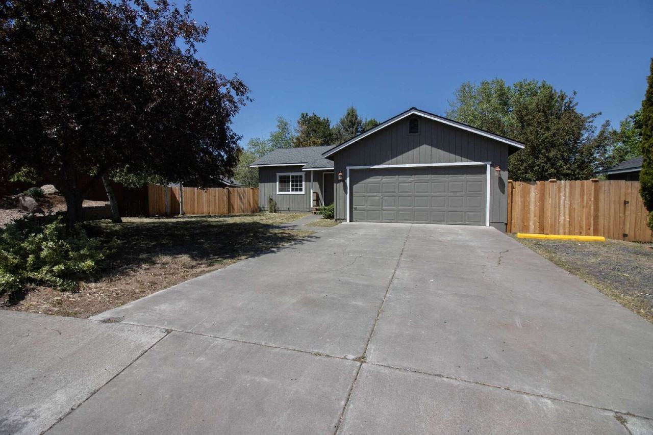 3074 Ne Tahoe Ct - Photo 2 of 26