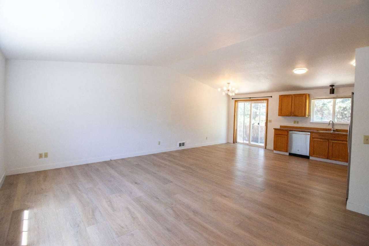 3074 Ne Tahoe Ct - Photo 5 of 26