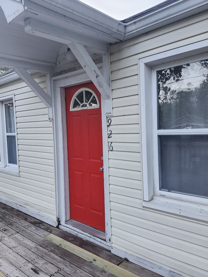 926 W Sycamore St #NA - Photo 2 of 24