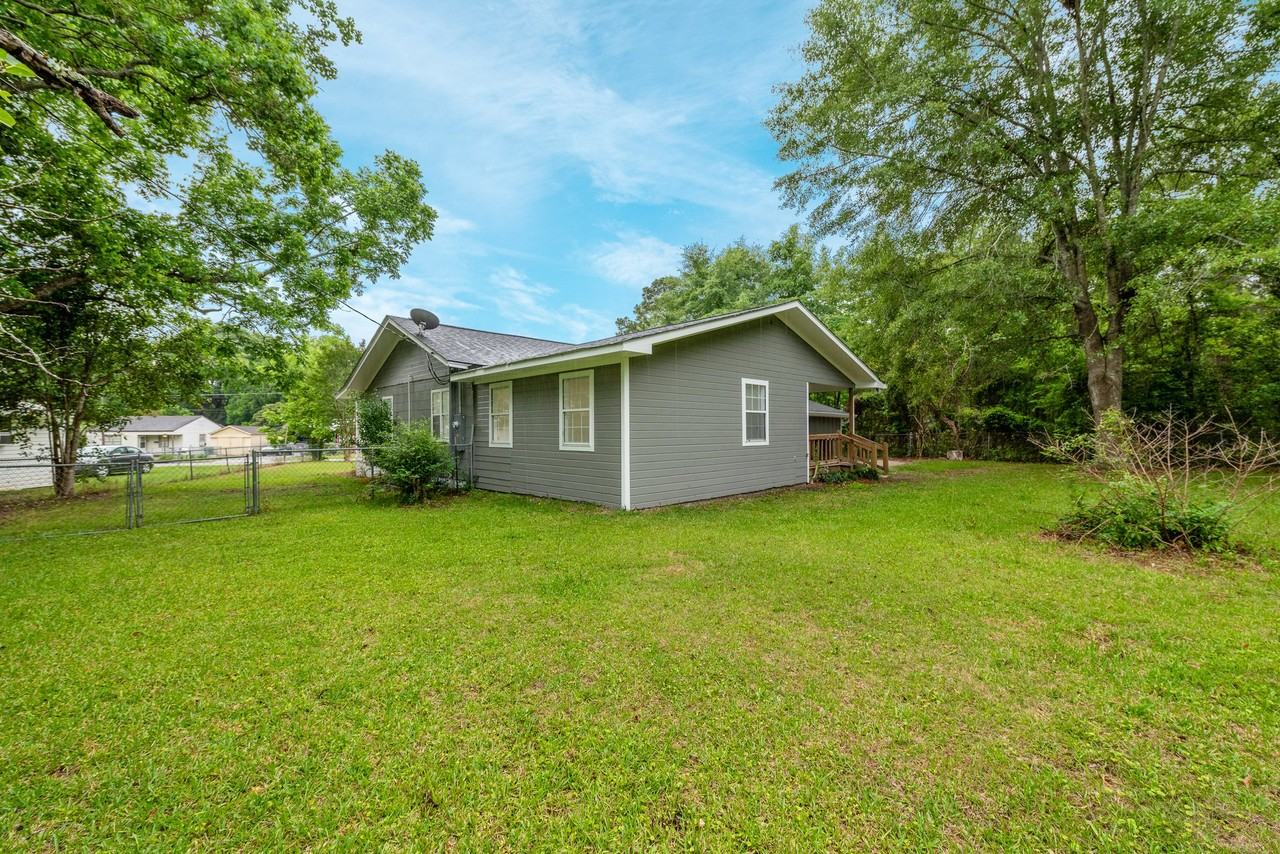 128 Woods Dr - Photo 3 of 21