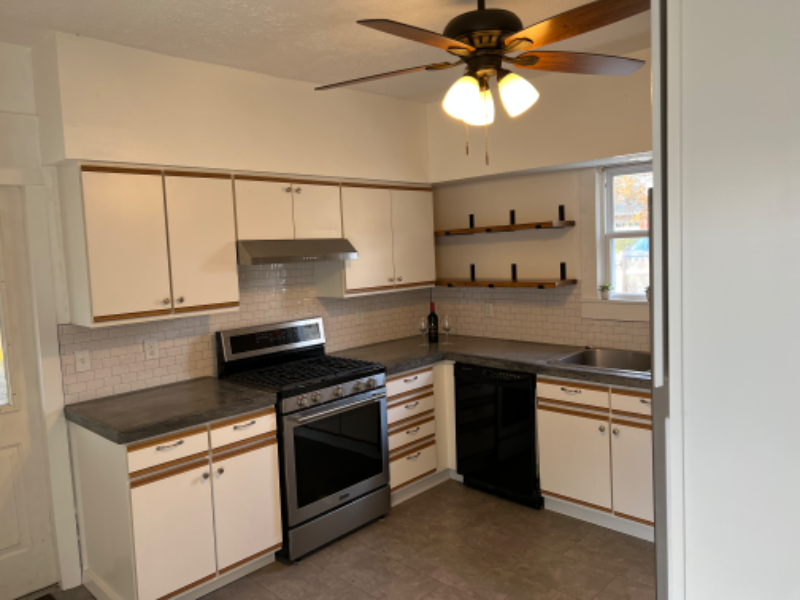 705 N Linden St - Photo 6 of 20
