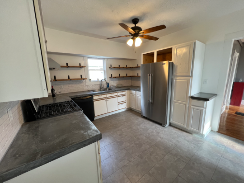 705 N Linden St - Photo 7 of 20
