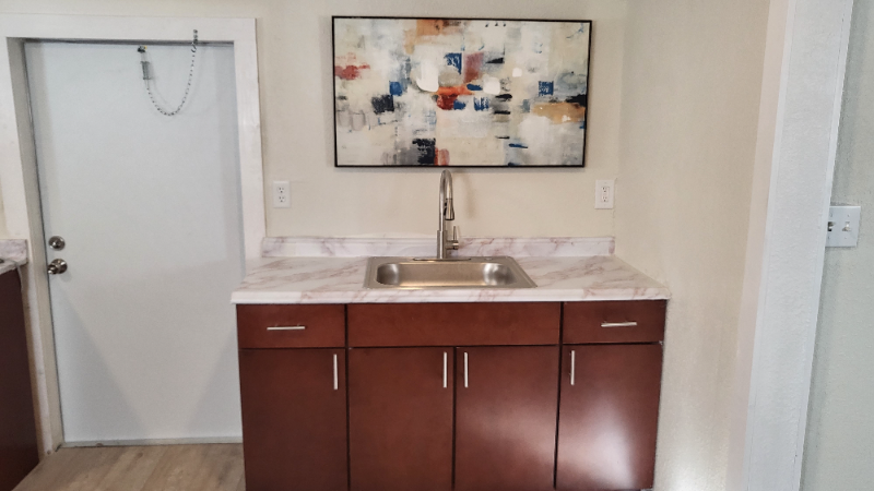 1803 E Henry Ave #B - Photo 3 of 7