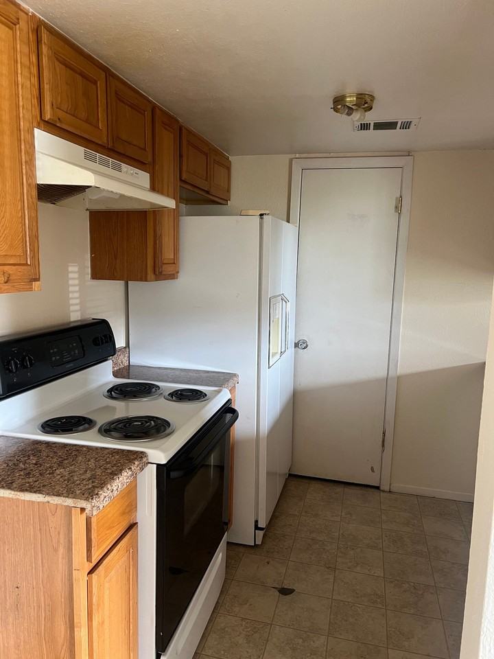 4502 Hunt Cir #A - Photo 4 of 12