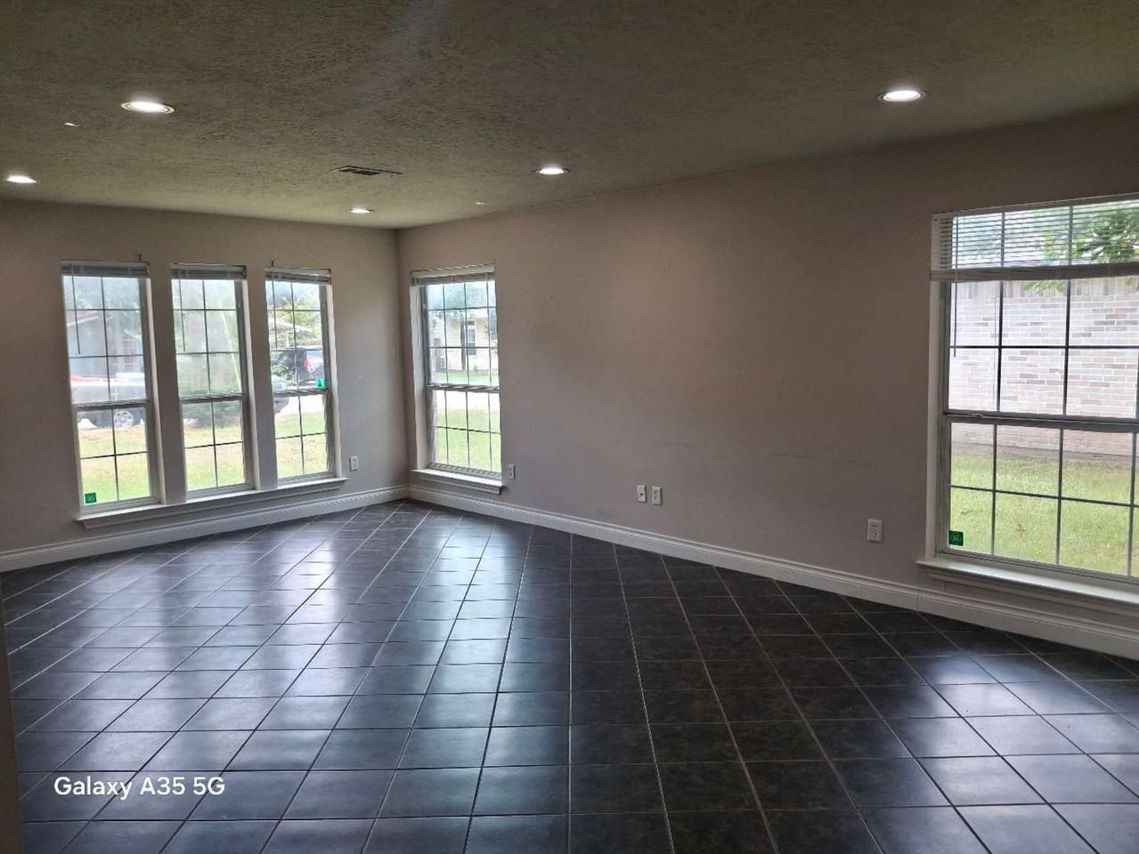 129B Richards St - Photo 2 of 19