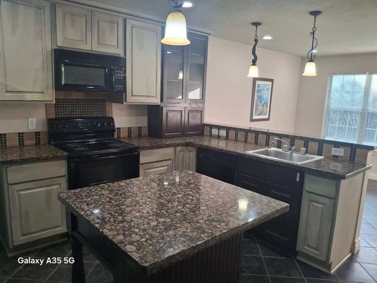 129B Richards St - Photo 3 of 19