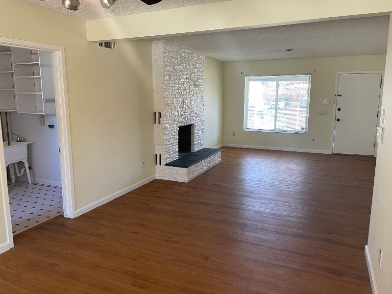 1059 Racine St - Photo 4 of 18
