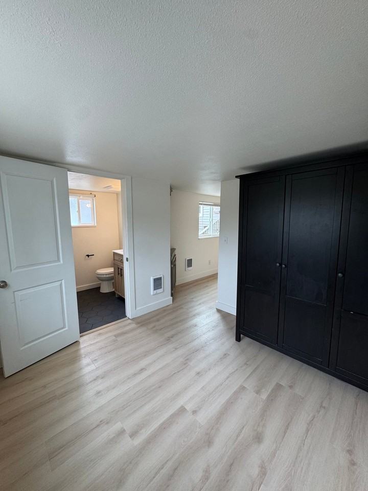 2127 Wells St #DADU - Photo 3 of 8
