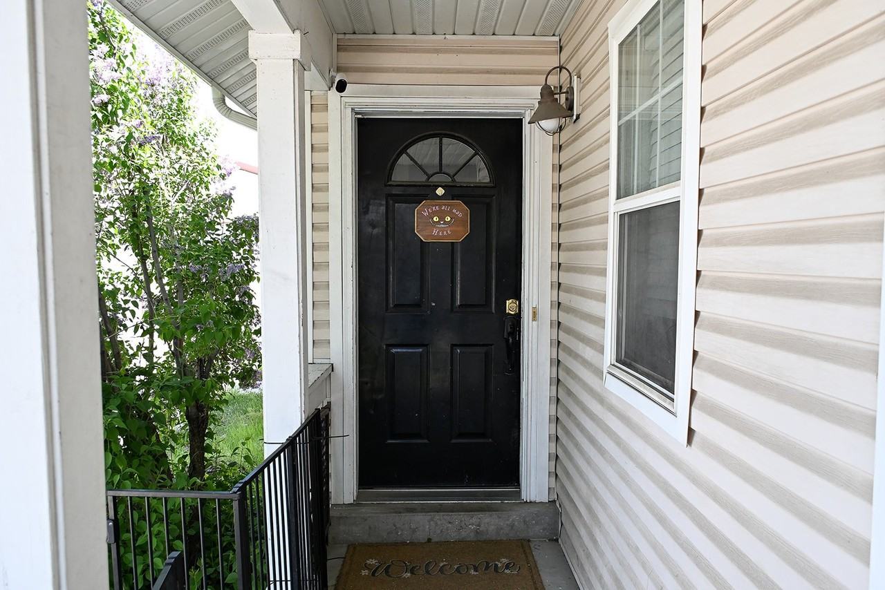 101 Meadow Cir - Photo 2 of 14