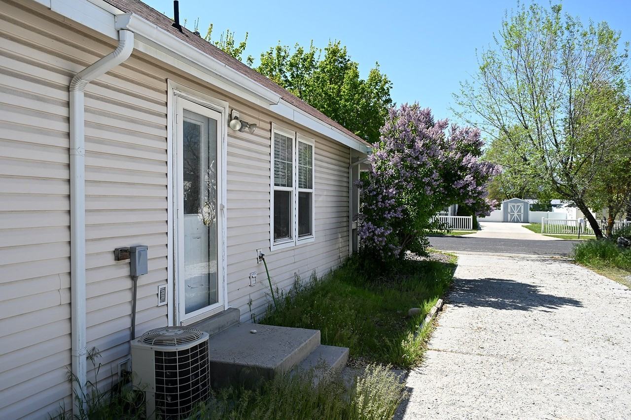 101 Meadow Cir - Photo 4 of 14