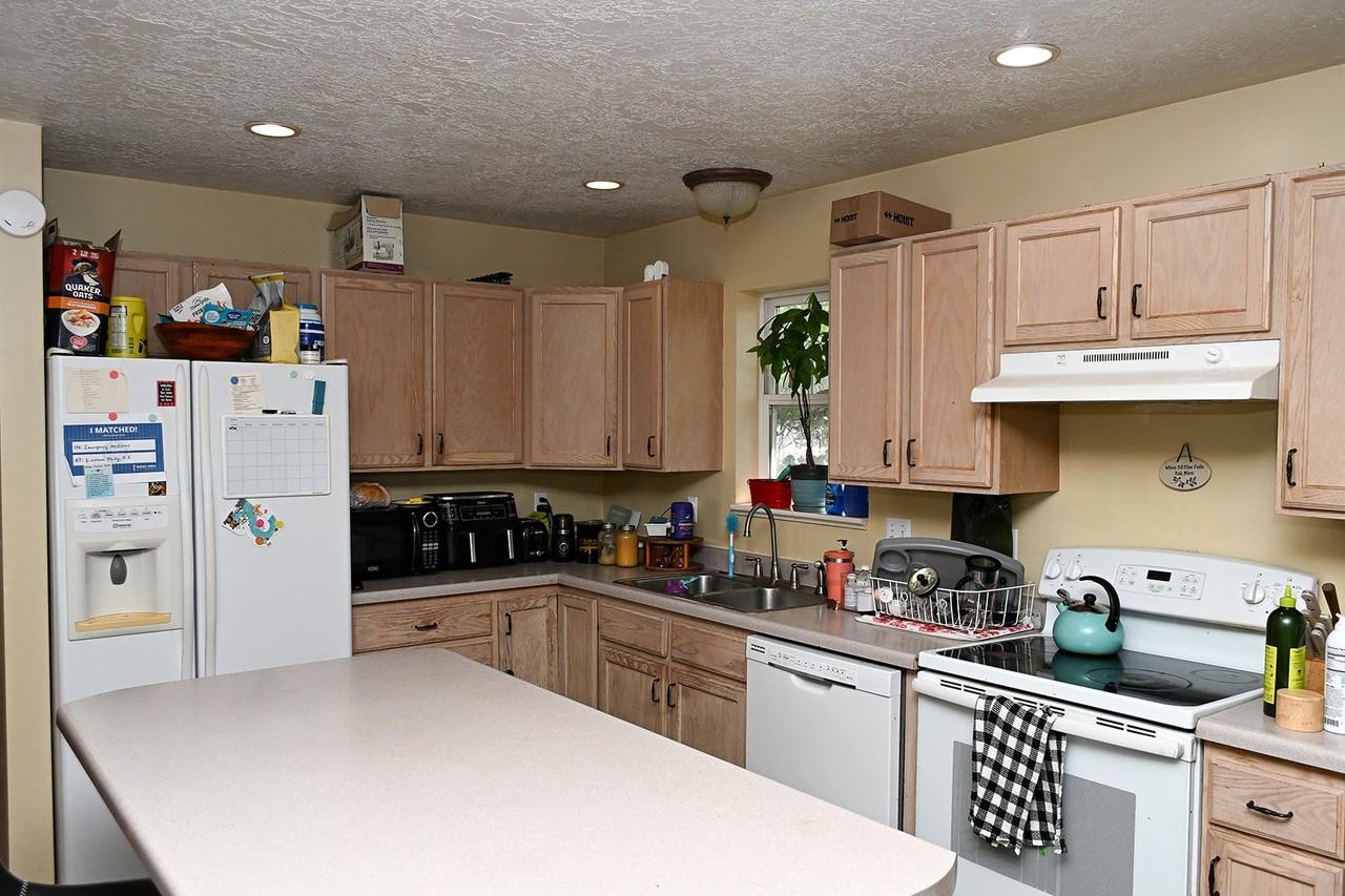 101 Meadow Cir - Photo 6 of 14