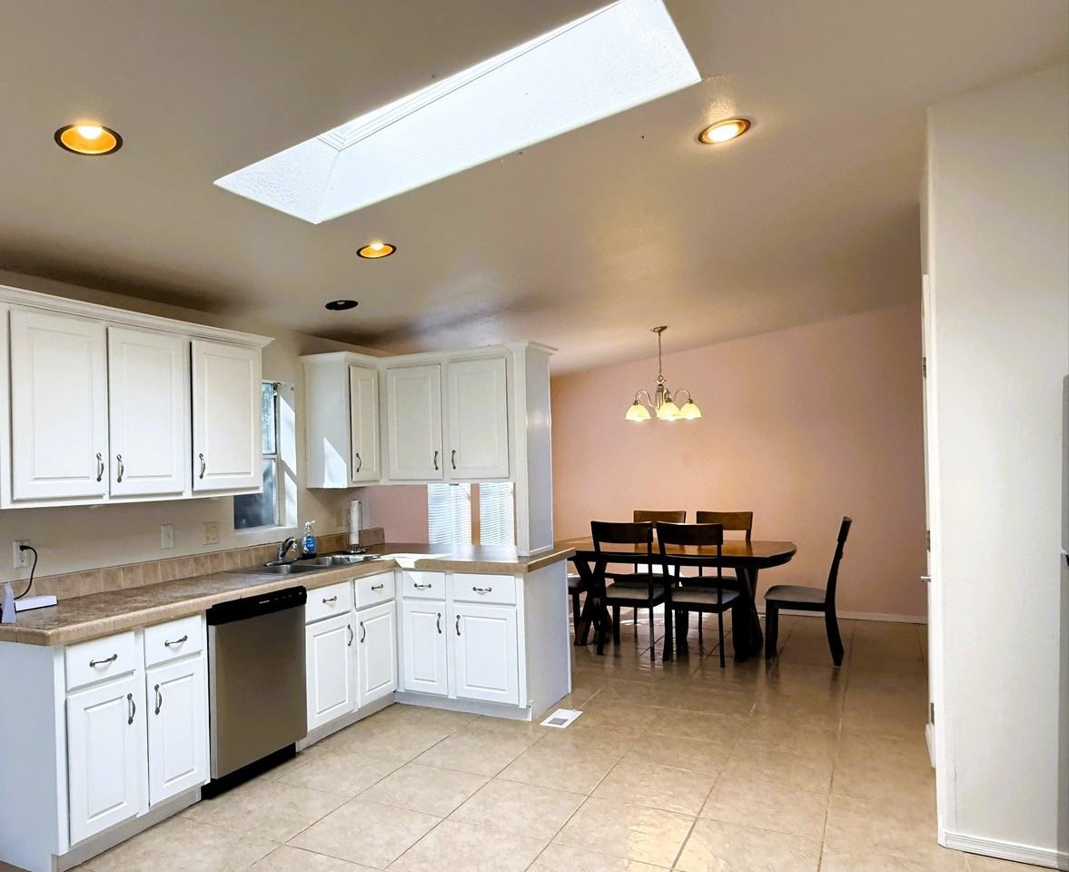 1924 E Blackberry Ln - Photo 5 of 19