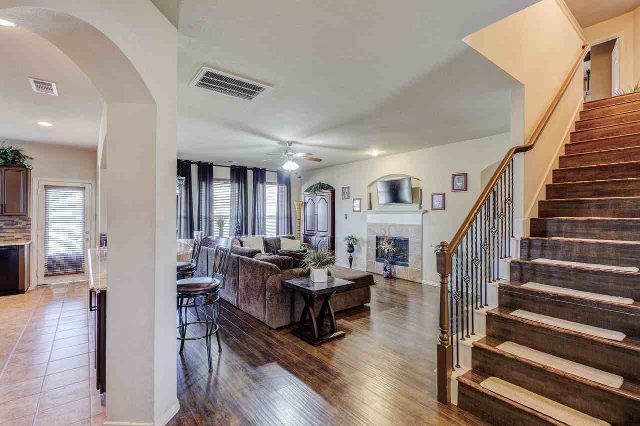936 Bending Oak Dr - Photo 5 of 13