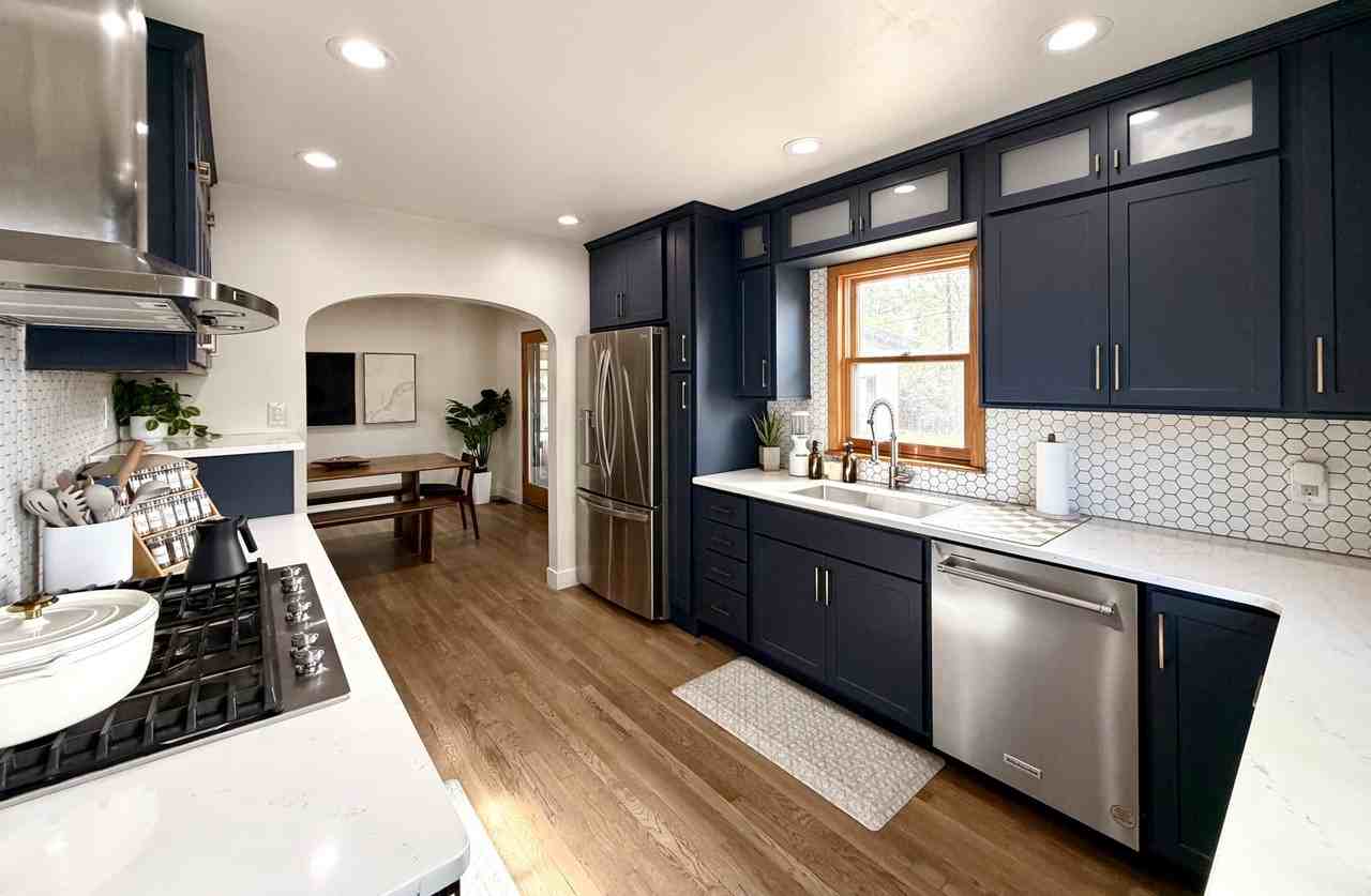 1011 N Meade Ave - Photo 2 of 20
