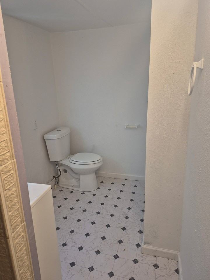11426 Rohrman Rd - Photo 5 of 10