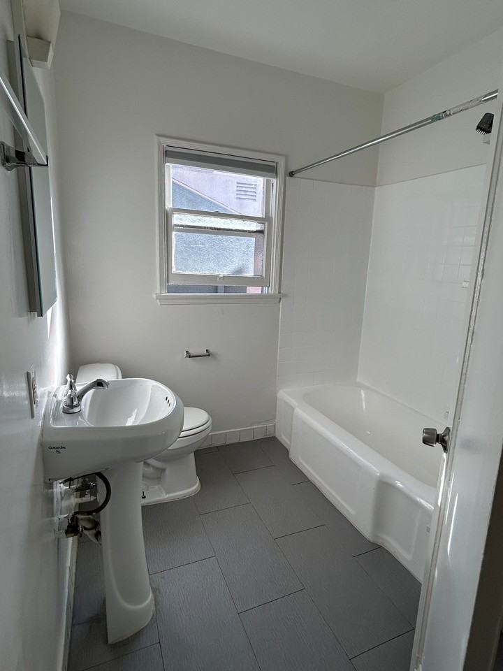 1781 Orchid Ave #201 - Photo 4 of 17