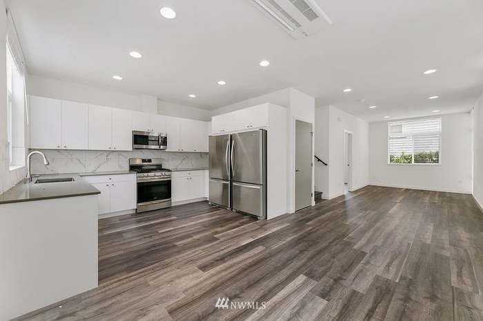 908 W Emerson St - Photo 2 of 11