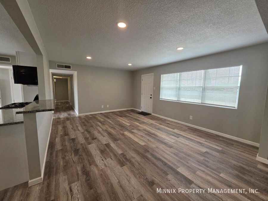 4603 Mercedes Dr - Photo 3 of 26