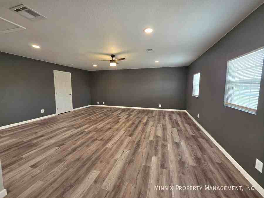 4603 Mercedes Dr - Photo 4 of 26