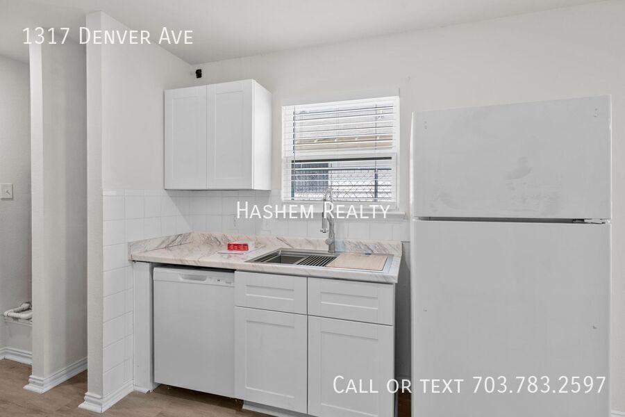 1317 Denver Ave - Photo 5 of 14