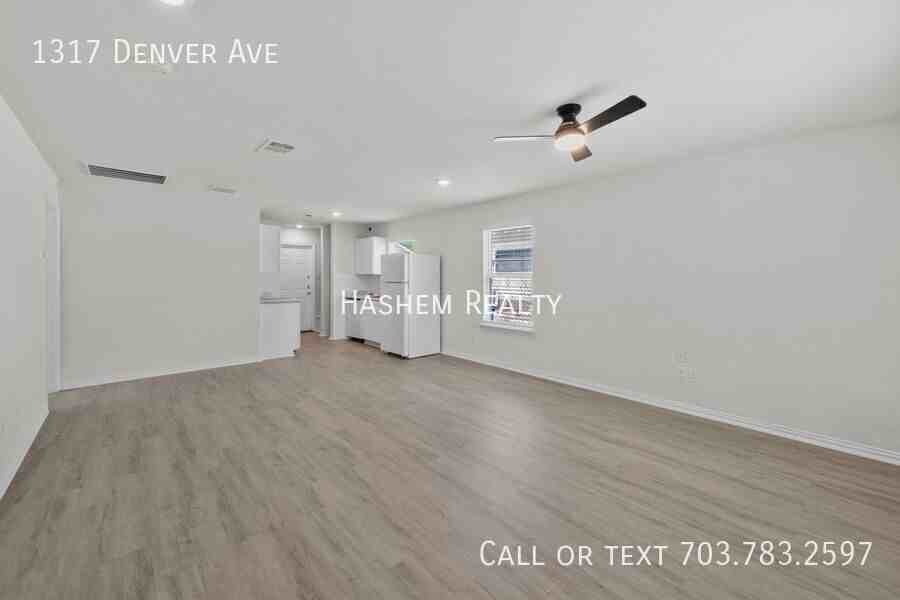 1317 Denver Ave - Photo 4 of 14