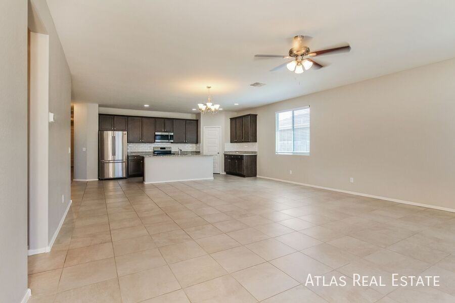 18660 W Robin Ln - Photo 2 of 19